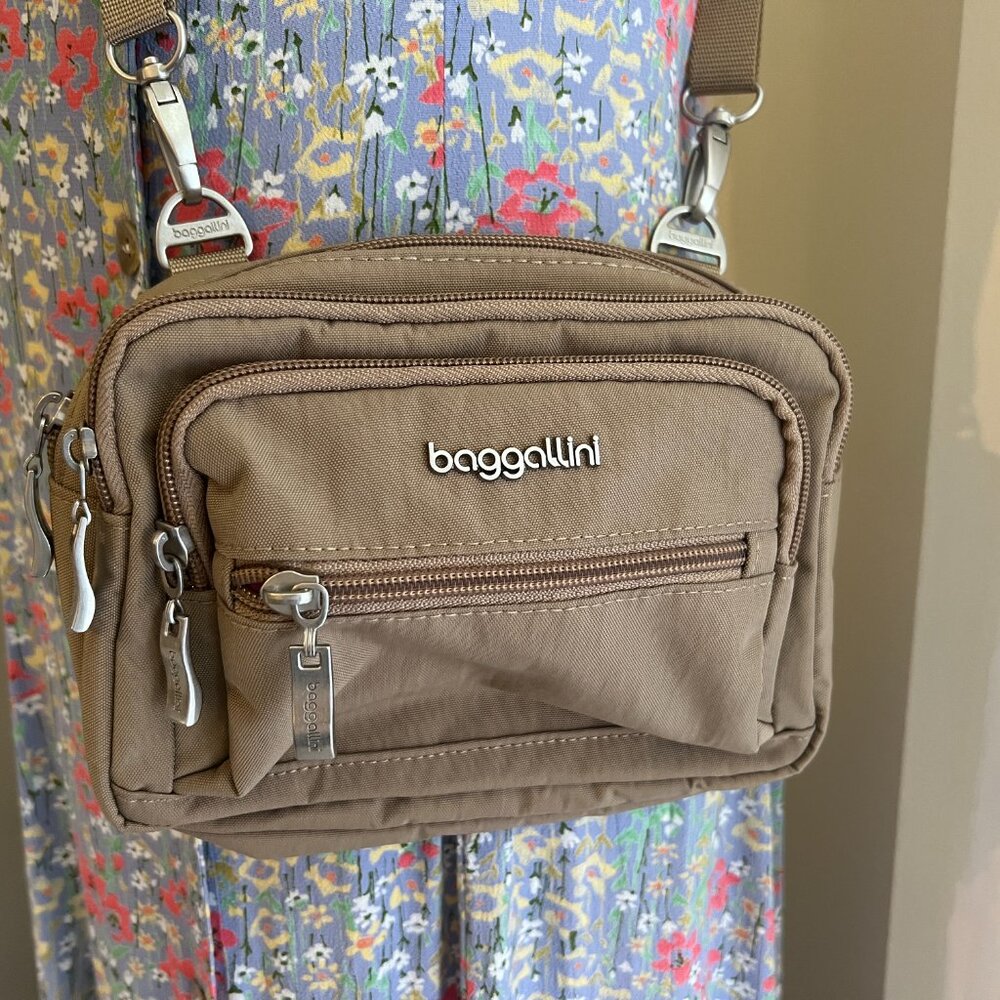 Baggallini Triple Zip Bag NWOT